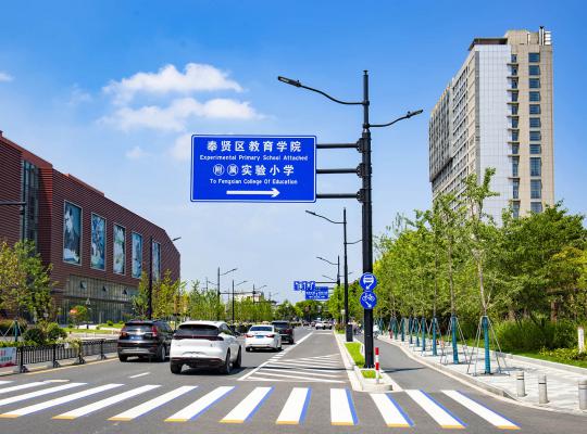 Shanghai fengxian canal road Multifunctional light pole