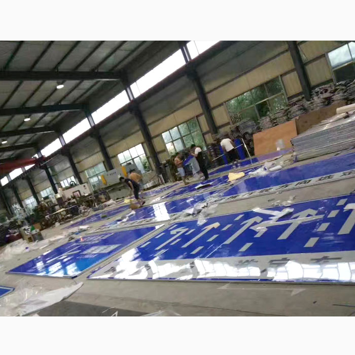 标志杆生产采用什么样的材料